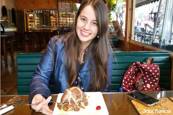 Coissant com chocolate tradicional doces em Gramado da Casa da Velha Bruxa