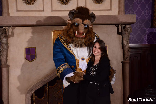 Eu e a Fera no Restaurante Be Our Guest do parque Magic Kingdom