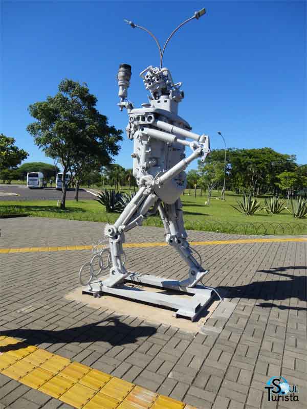 Homem de aço visita panoramica Itaipu