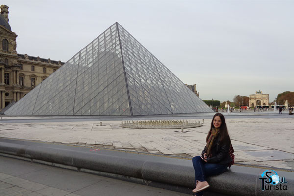 Paris Museum Pass fura a fila do Louvre e permite tirar fotos nas pirâmides do museu