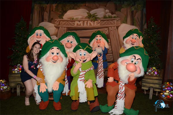 Minha foto com os Sete Anões na Mickey's Very Merry Christmas Party