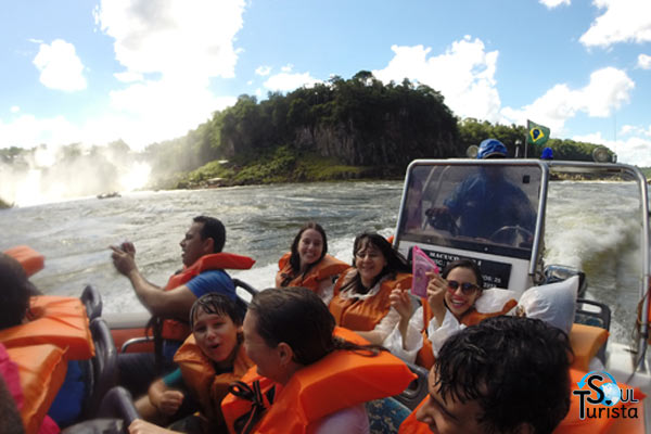Passeio de barco pelas Cataratas do Iguaçu