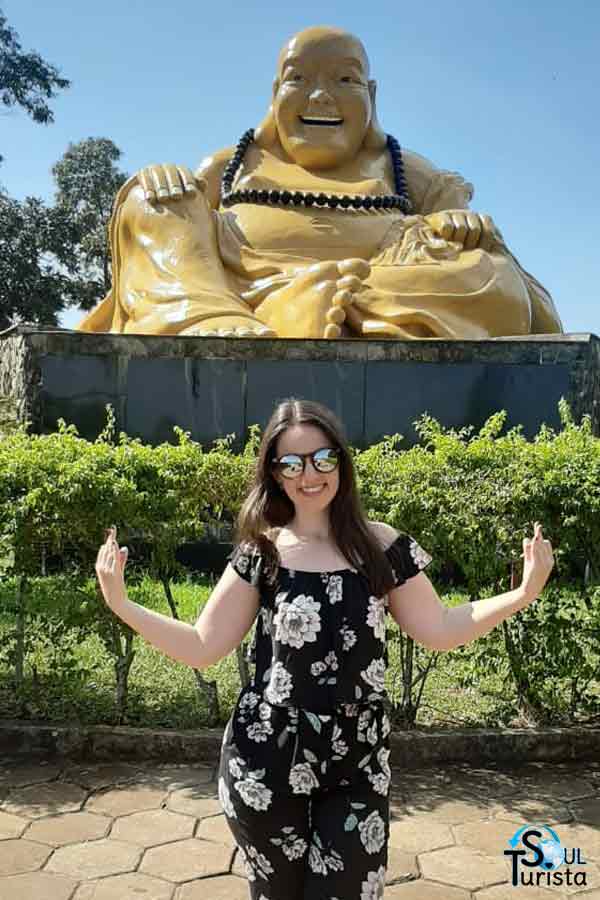 Visita ao Templo Budista Chen Tien com estátua do Buda Feliz