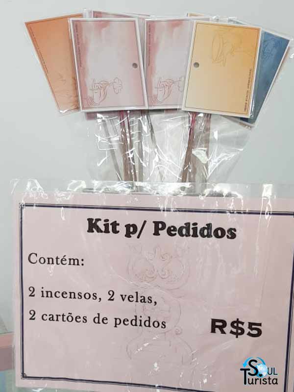 Composição do kit pedido com incensos, velas e cartões