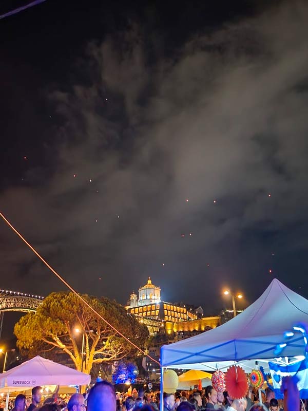 Balóes de ar quente no céu de Portugal