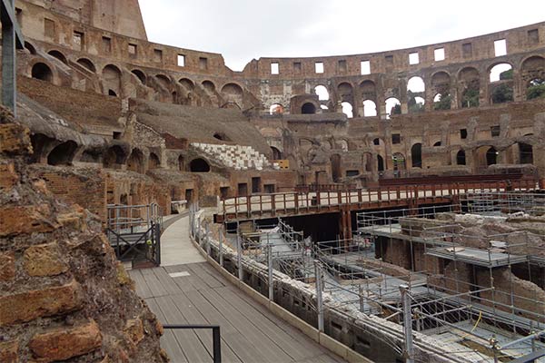 Arena do Coliseu de Roma vista interna