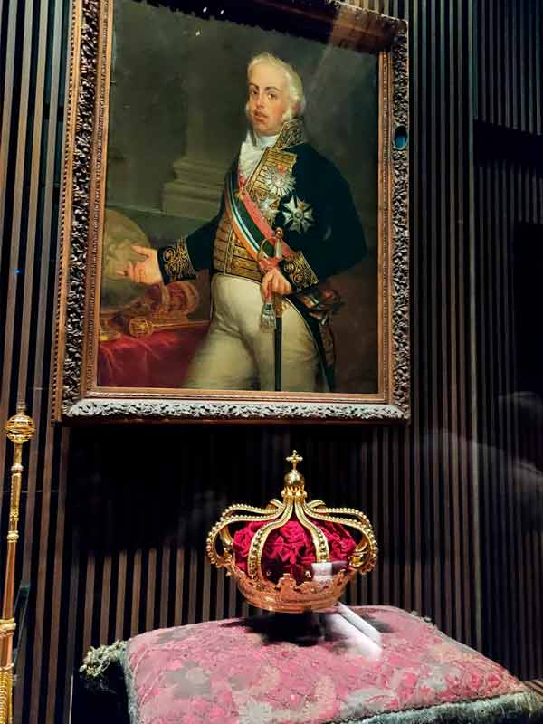 A Coroa de Dom Pedro I exposta no Palácio Nacional da Ajuda