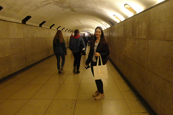 Entrada subterrânea pelo Arco do Triunfo