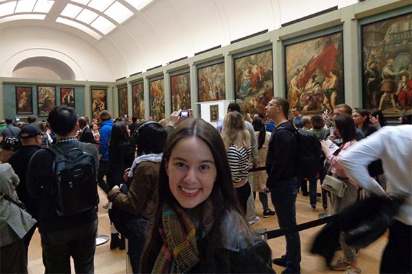 Fila para tirar foto com a Mona Lisa no Museu do Louvre