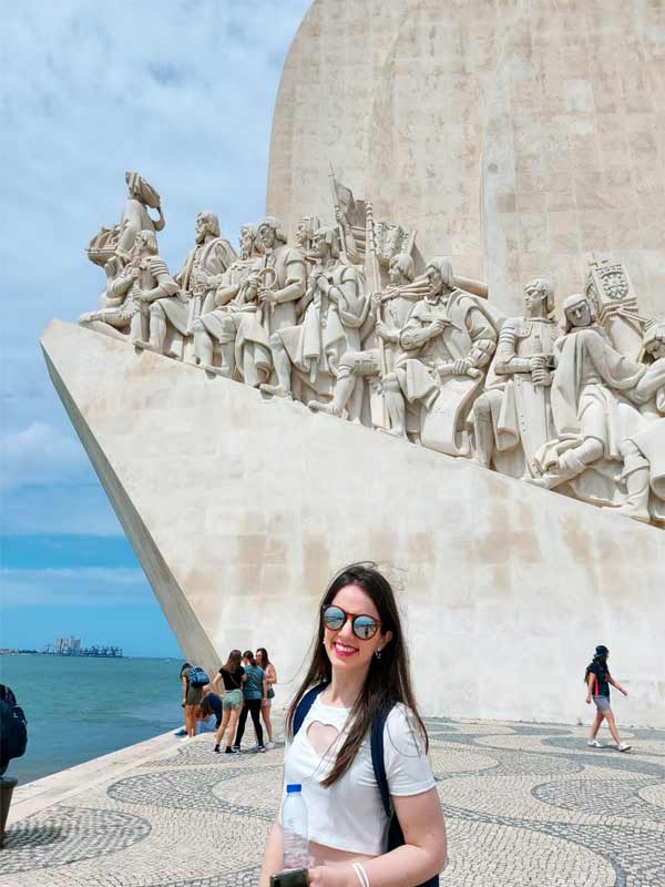 Padrão dos Descobrimentos é um monumento no formato de uma caravela com a escultura de todas pessoas importantes para as Navegações Portuguesas. Podemos ver, por exemplo, Pedro Alvares Cabral e Vasco da Gama