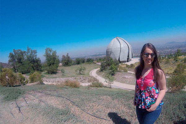 Templo Baha'í em Santiago aos pés da Cordilheira dos Andes