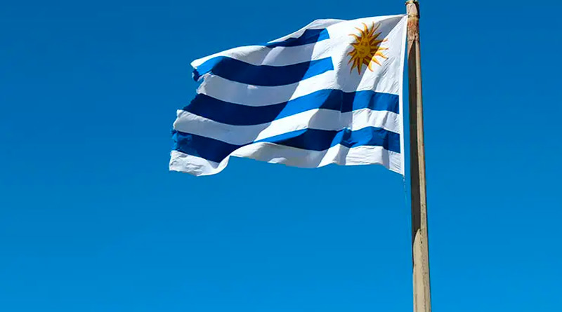 Bandeira do Uruguai e documentos para entrar no Uruguai