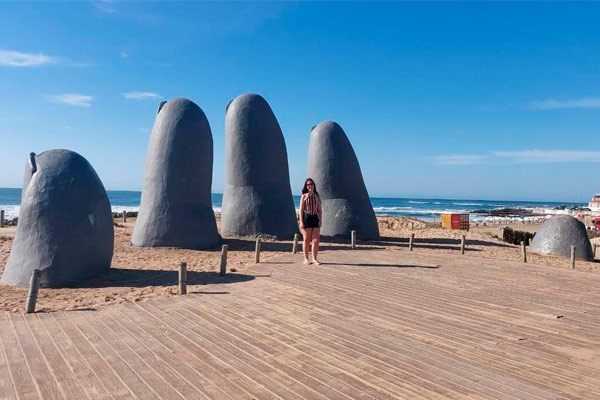 Monumento Los Dedos na Praia Brava de Punta del Este