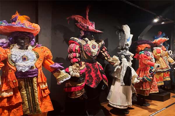 Trajes tipicos do Museo del Carnaval no Uruguai