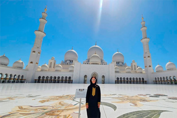 Não tem como pensar o que fazer em Abu Dhabi sem pensar na grande Mesquita Sheikh Zayed