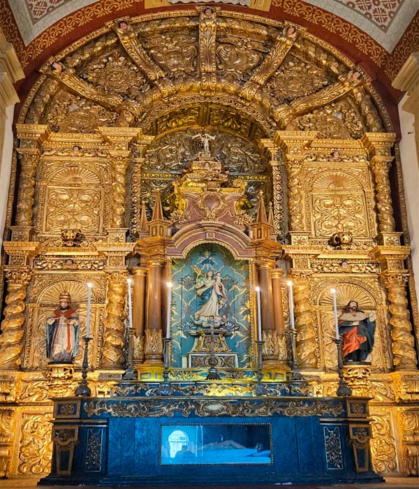 Passeio imperdível para quem procura o que fazer em São Luis do Maranhão é o altar folhado a ouro da Igreja da Sé