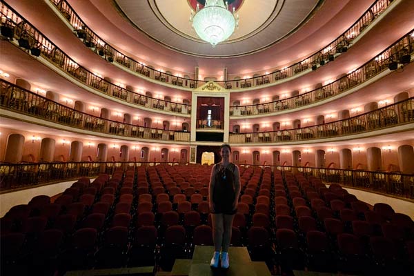 Sala onde ocorre os espetáculos do Teatro Arthur Azevedo com capacidade para mais de 600 lugares