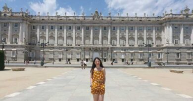 Free Tour por Madrid passa em frente a fachada do Palácio Real de Madrid e é uma ótima opção de o que fazer na Espanha de graça